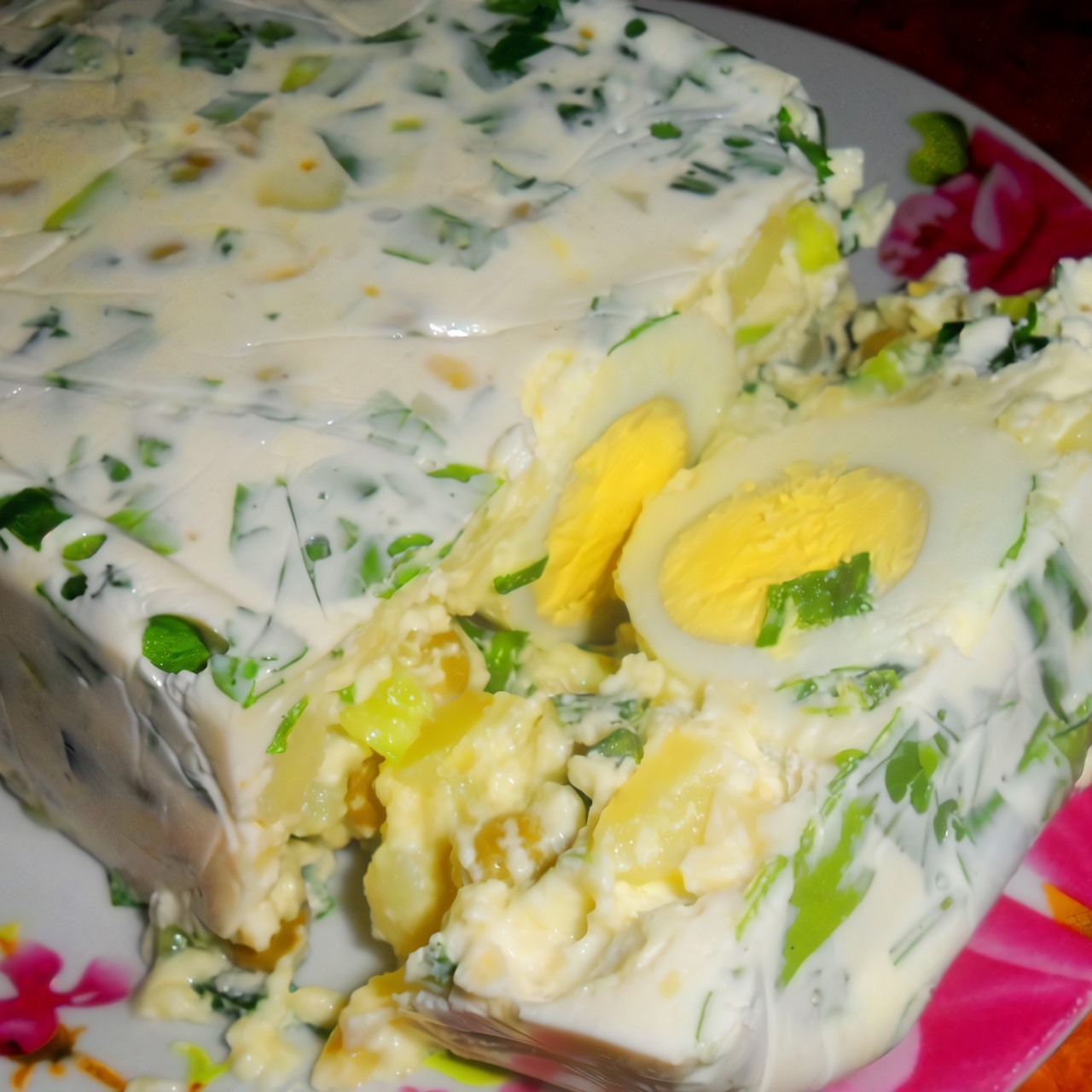 Салат-желе с вареными яйцами