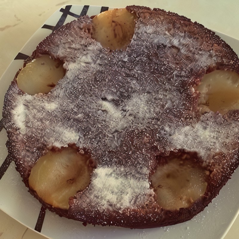 Шоколадный пирог с грушами
