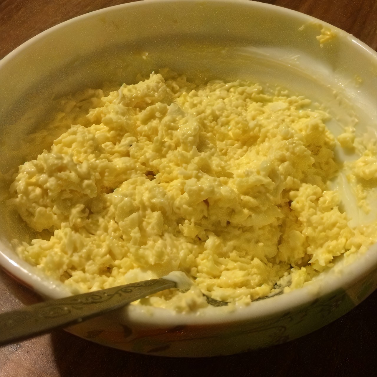 Сырный салат с яйцом и чесноком
