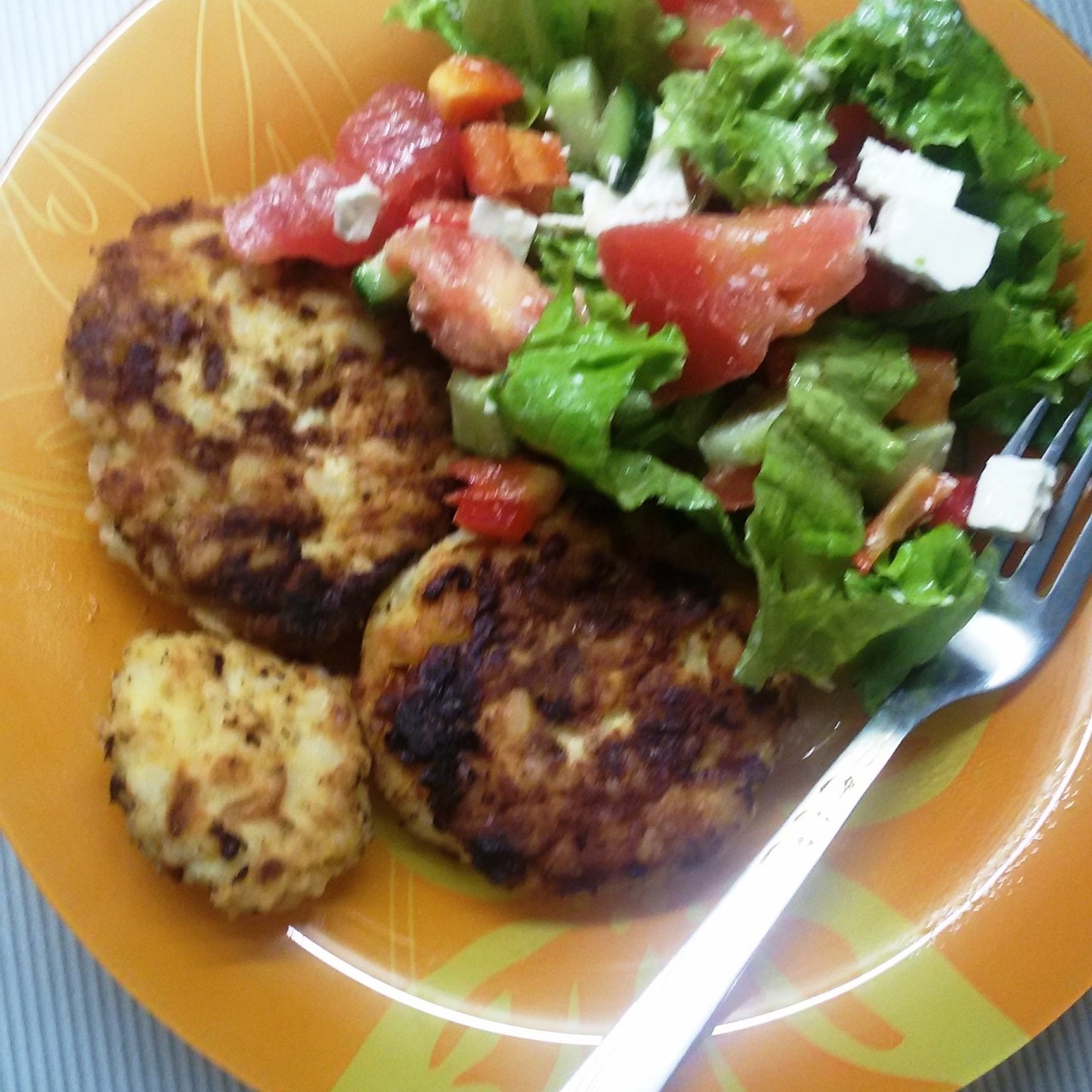 Сочные куриные котлеты с кабачком и рисом