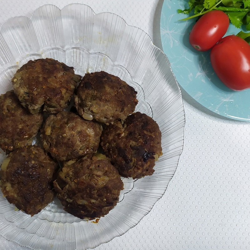 Сочные котлеты с баклажанами
