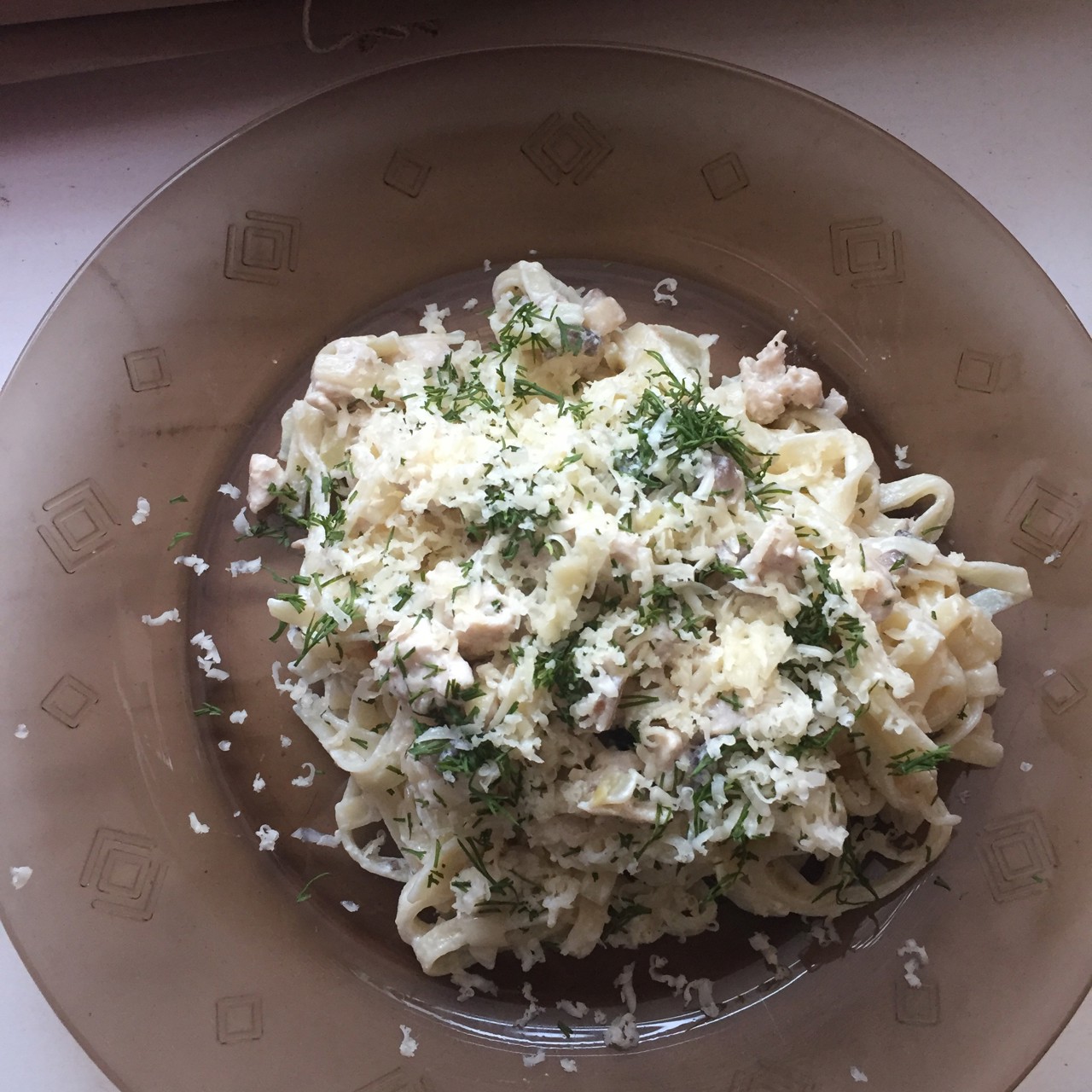 Спагетти с курицей и грибами в сливочном соусе