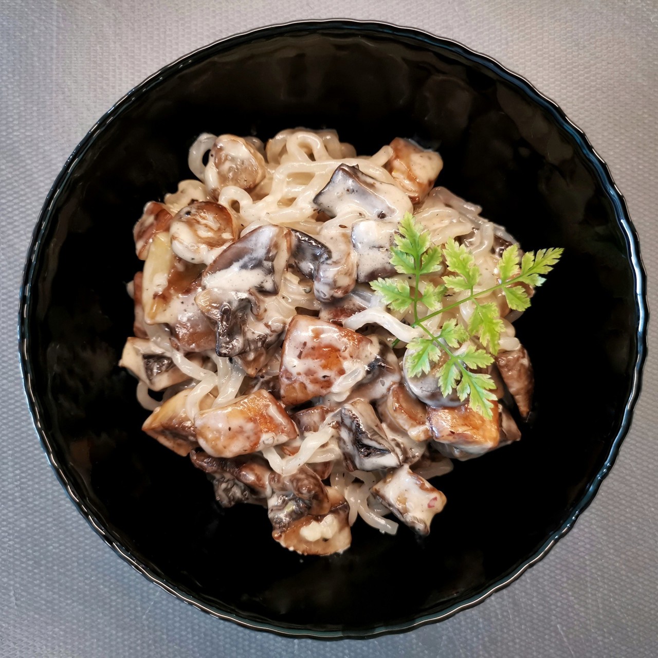 Спагетти ширатаки с грибами