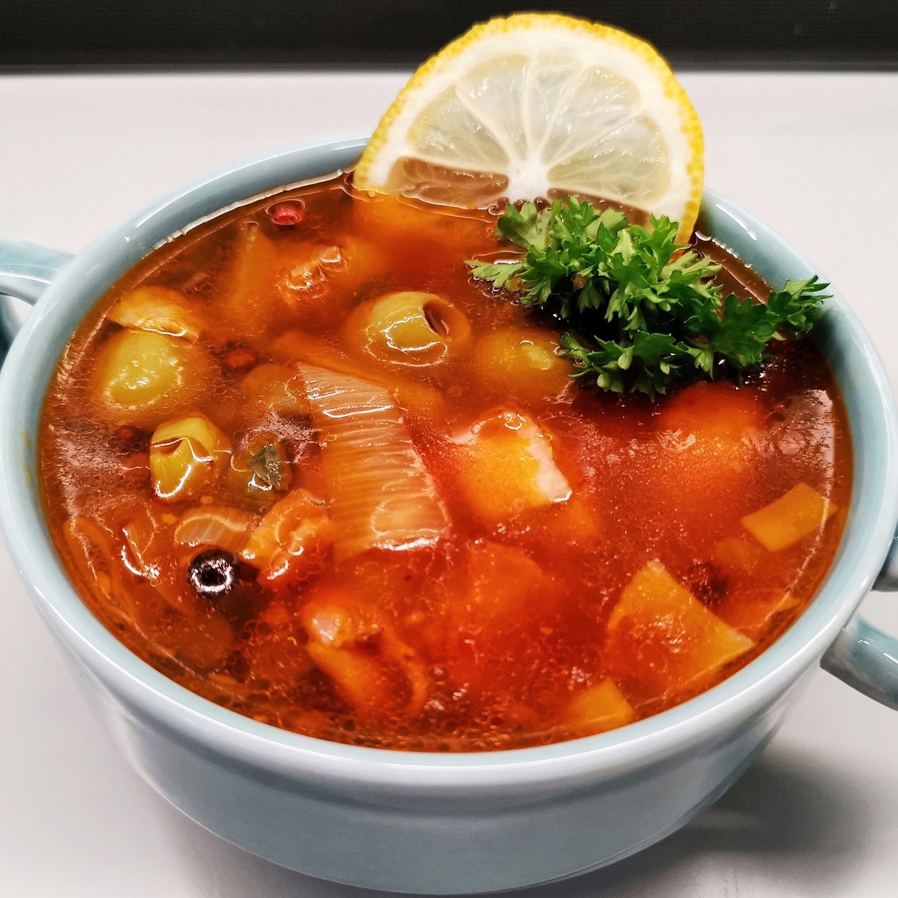 Суп — солянка с курицей