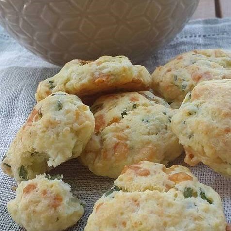 Сырное печенье с зеленым луком