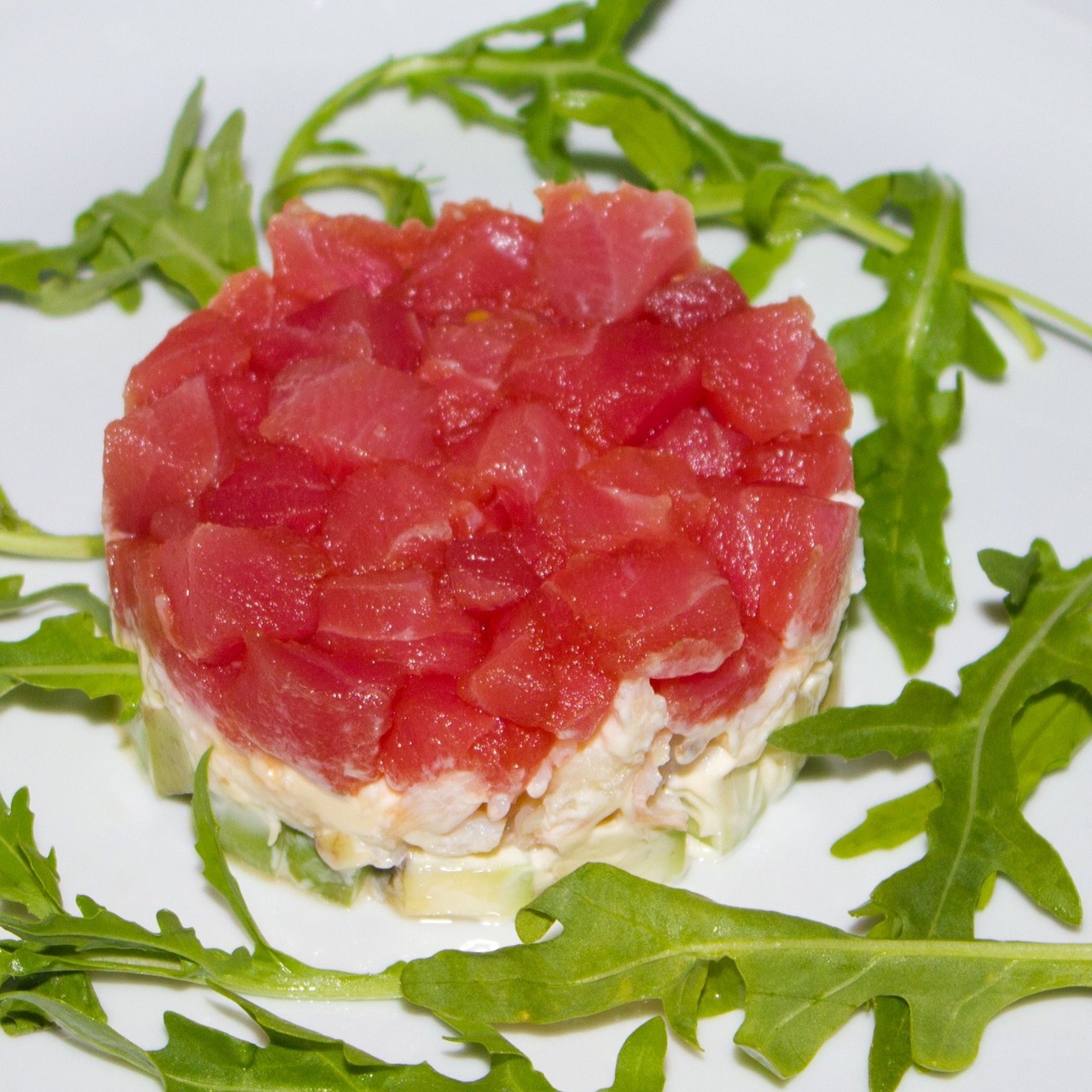 Тартар с тунцом и крабовым мясом