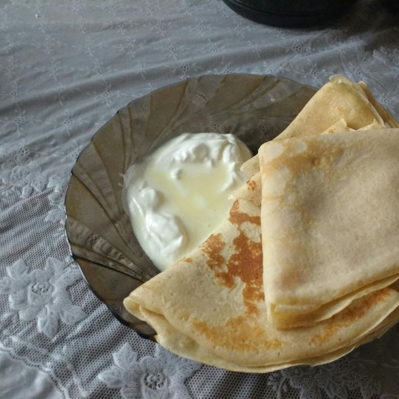 Тонкие блины на молоке со сливочным маслом