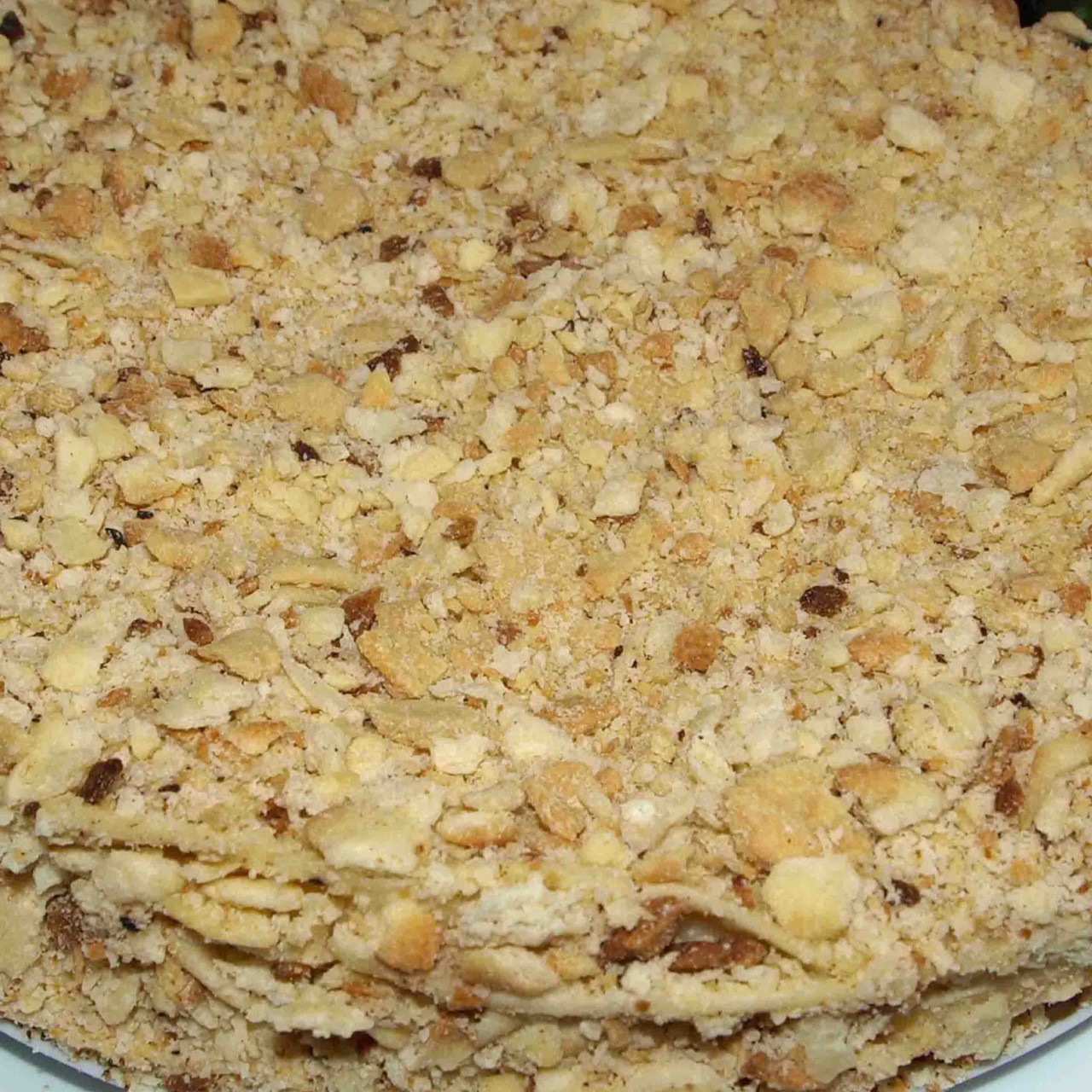 Торт «Наполеон» с заварным кремом и орешками