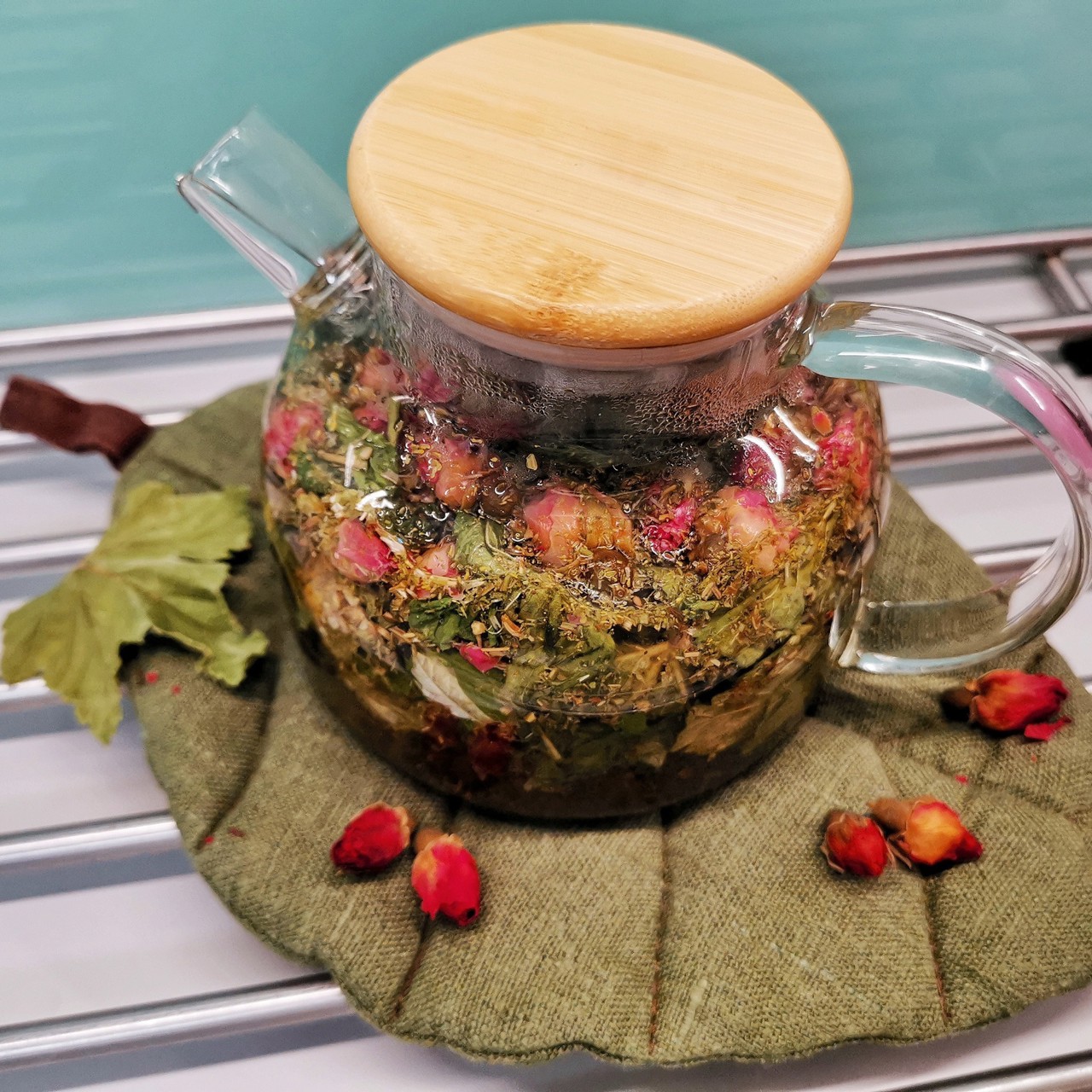 Травяной чай с сушеными розами