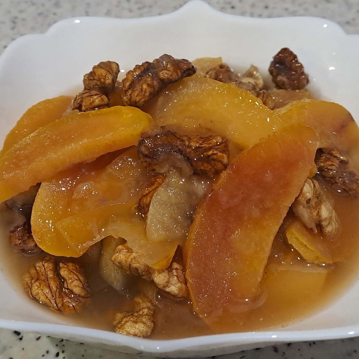 Варенье из айвы с грецкими орехами
