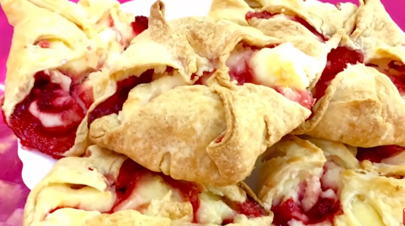 Ароматные пирожки с яблоками и корицей