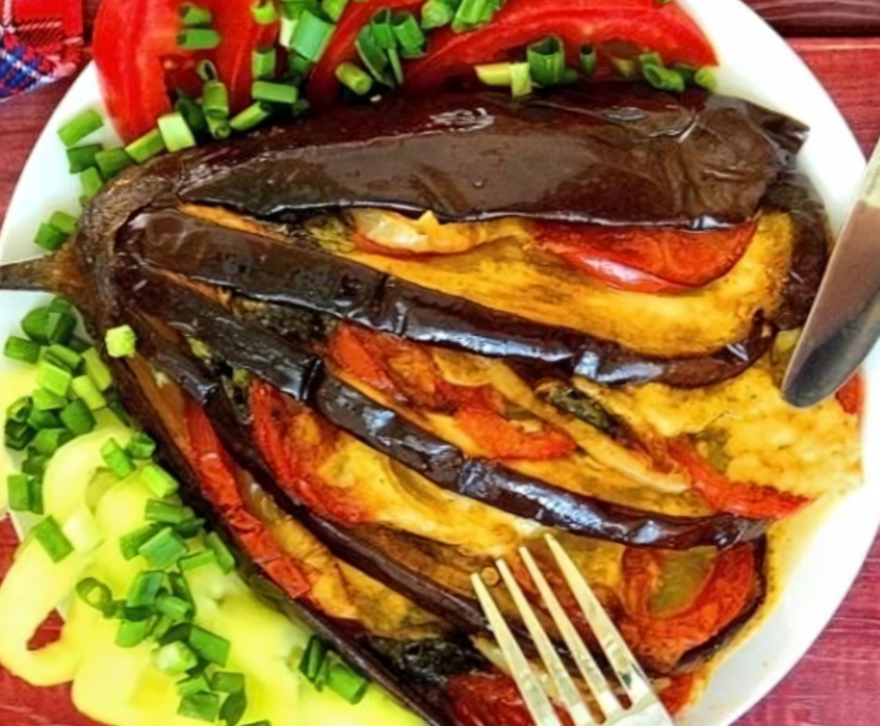 Баклажаны, запеченные с индейкой и овощами