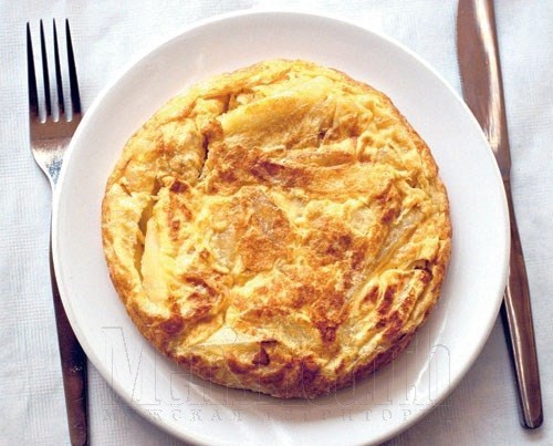Банановый омлет с хлебом и сыром