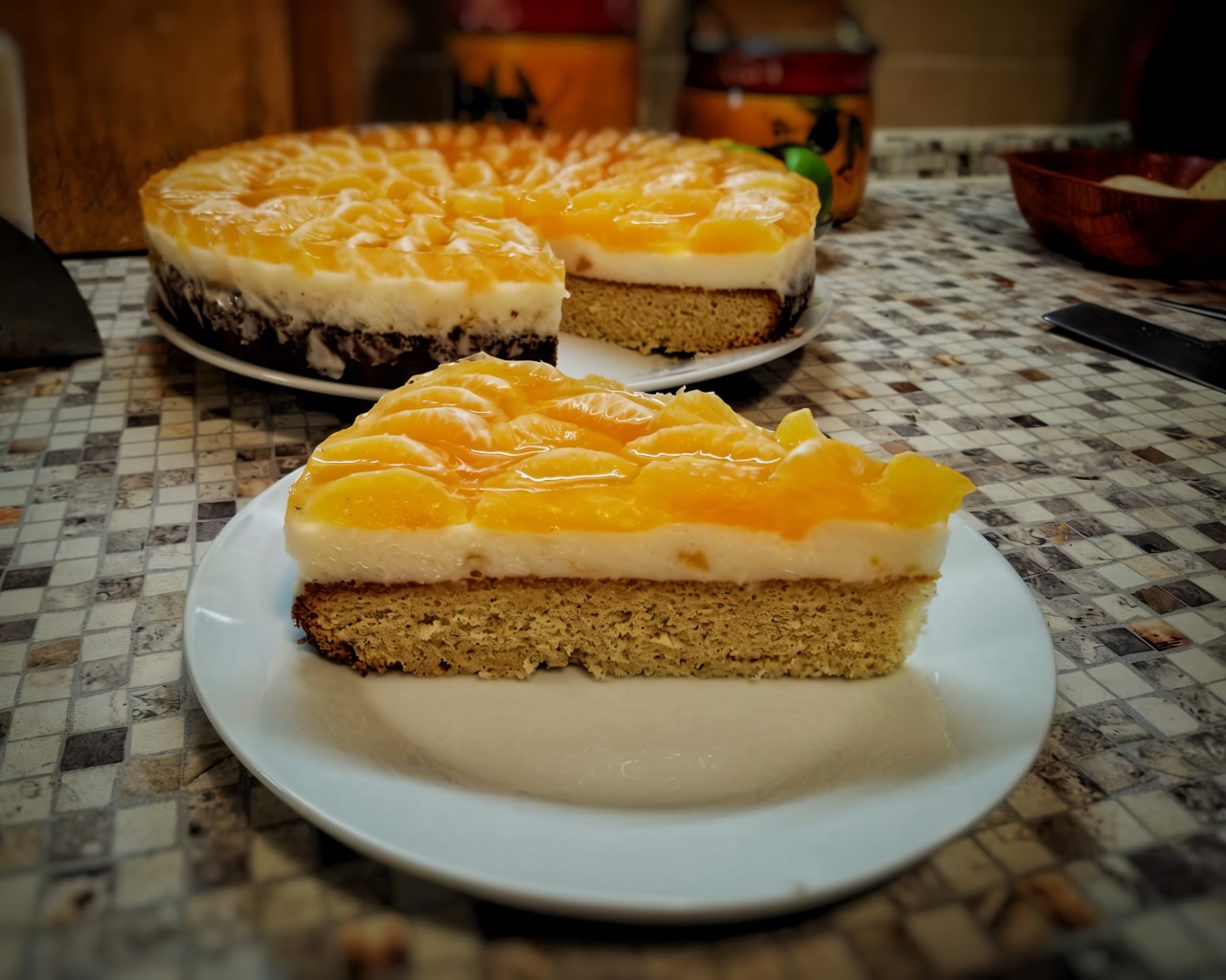 Бисквитный торт с мандаринами в желе