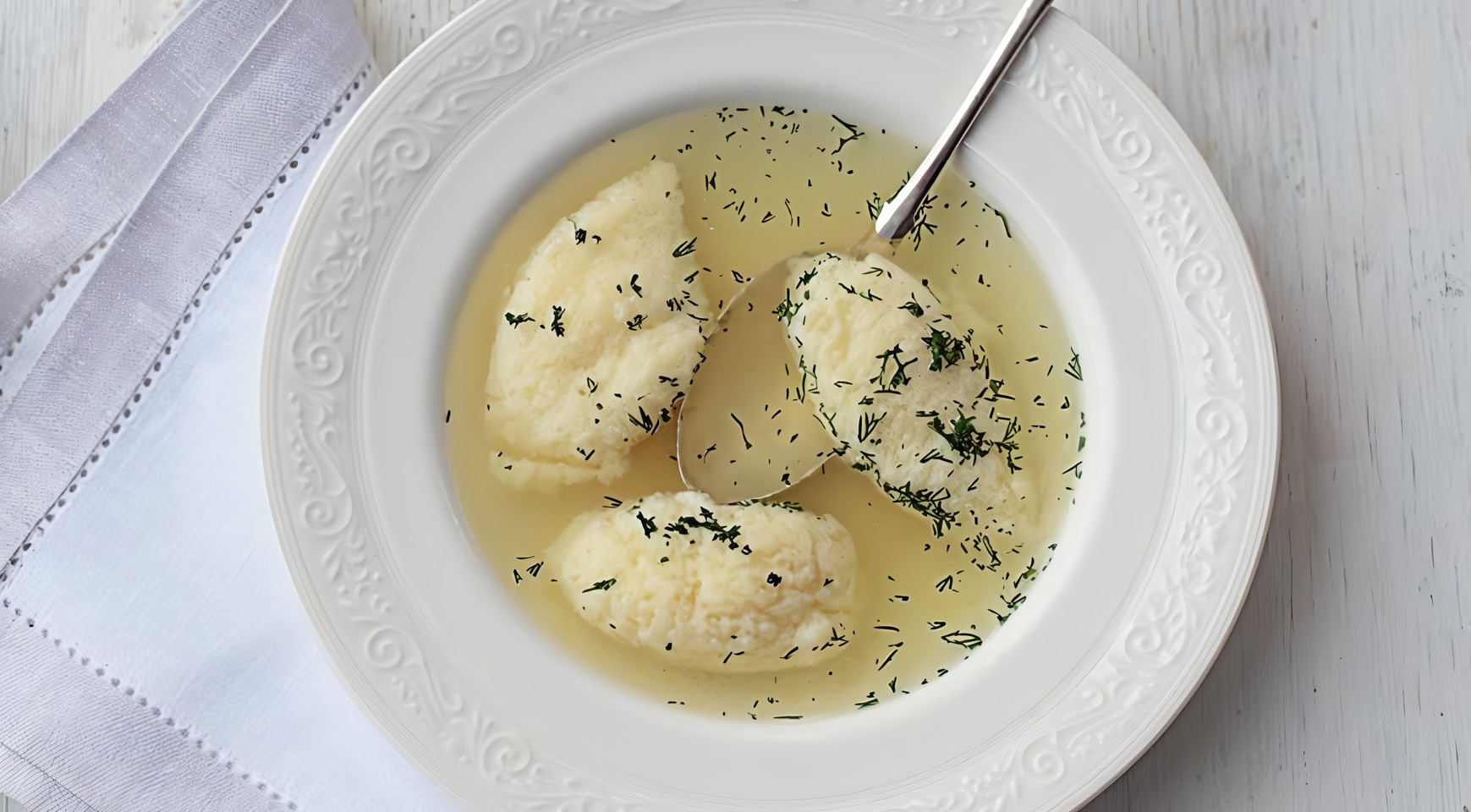 Бульон из цесарки с яичными клецками