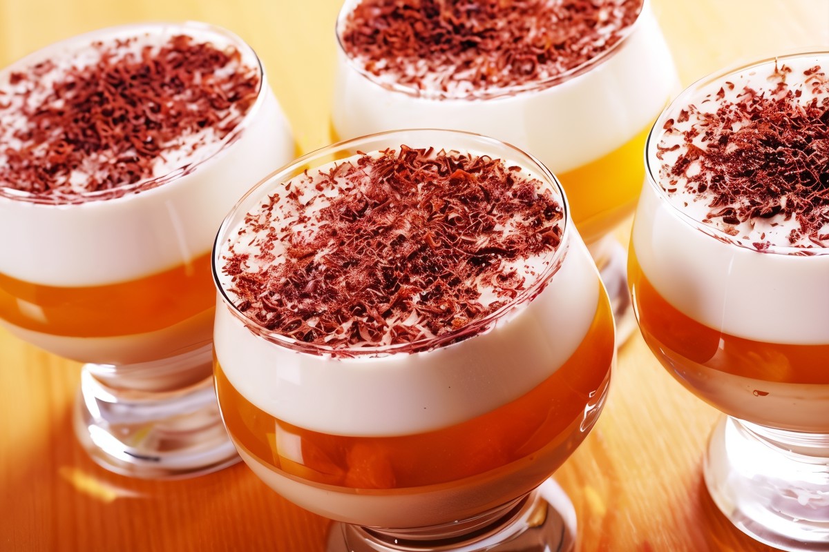 Десерт из клюквы с персиками