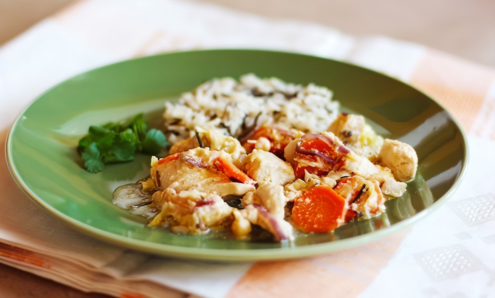 Фрикассе цыпленка с овощами и пророщенным нутом