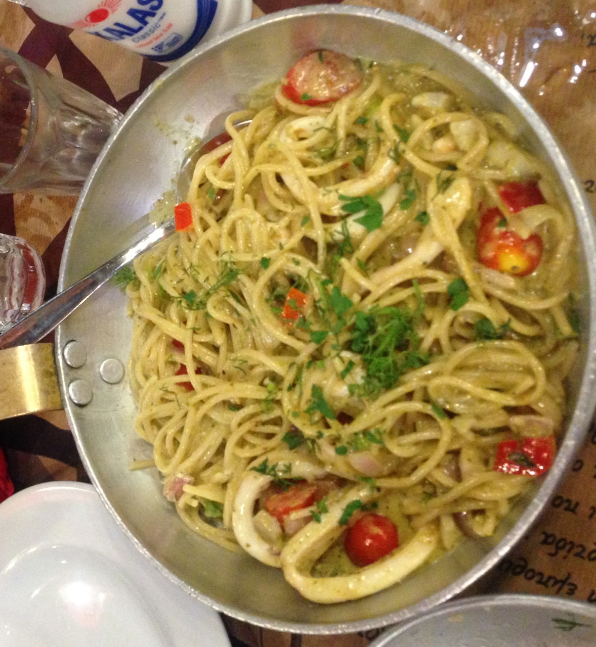 Греческая паста с кальмарами