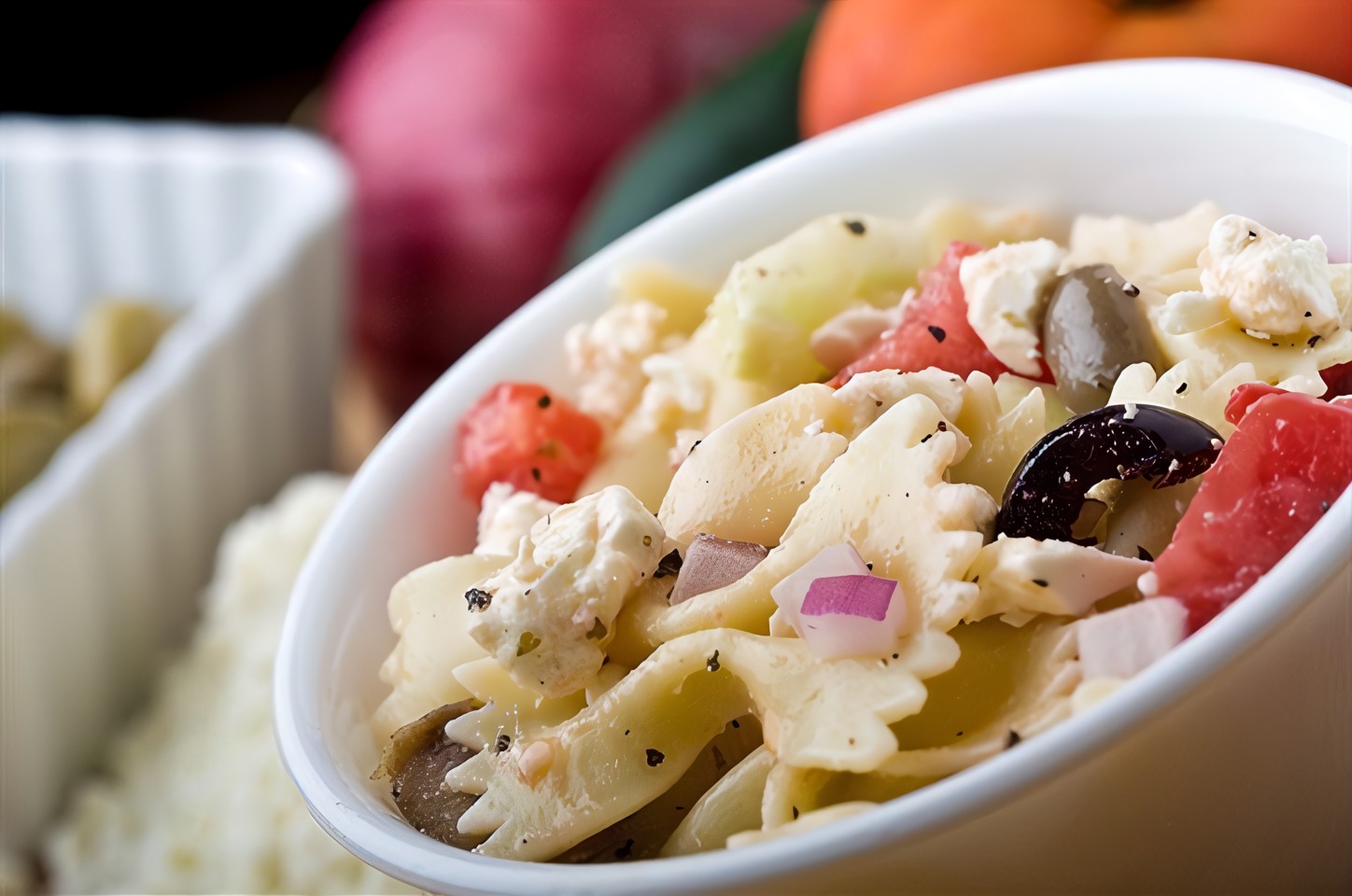 Греческий салат с макаронами