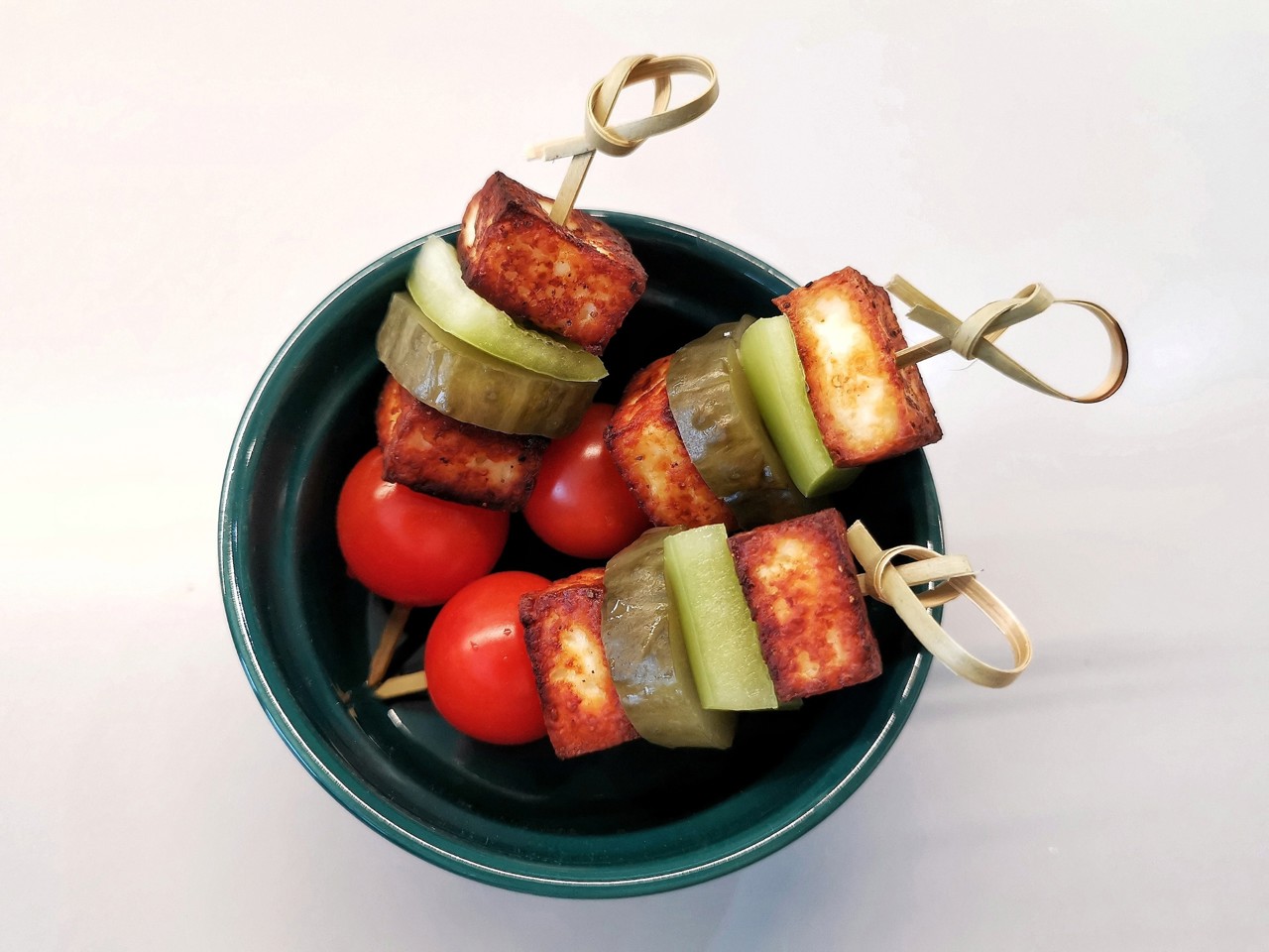 Канапе с жареным адыгейским сыром