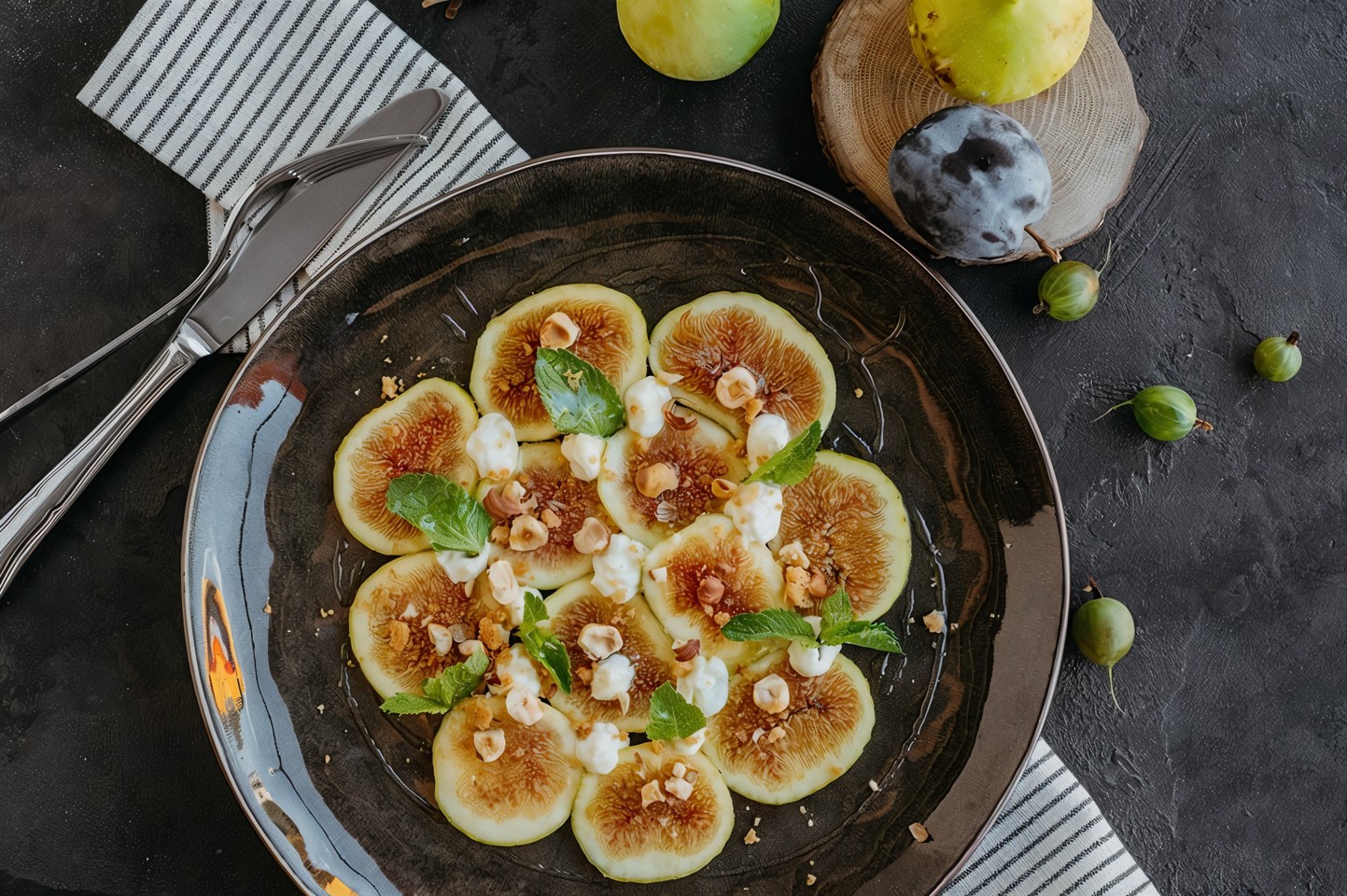 Карпаччо из инжира с маскарпоне и фундуком