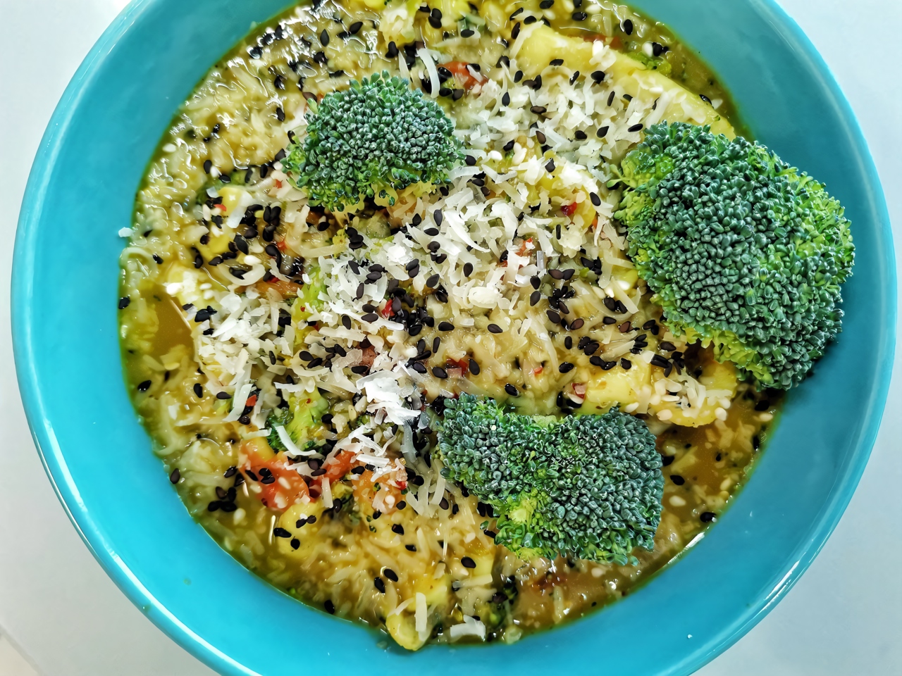 Карри суп с кальмаром и брокколи