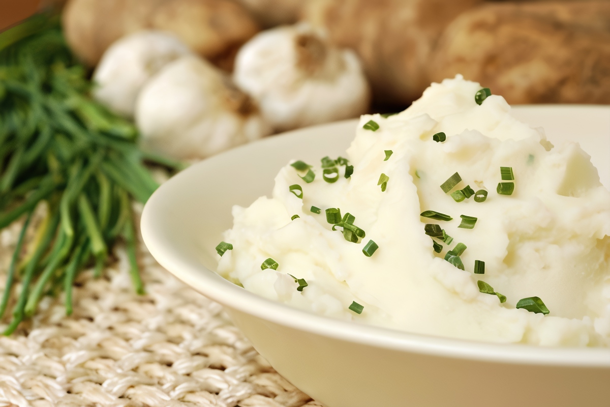 Картофельное пюре с репой и чесноком