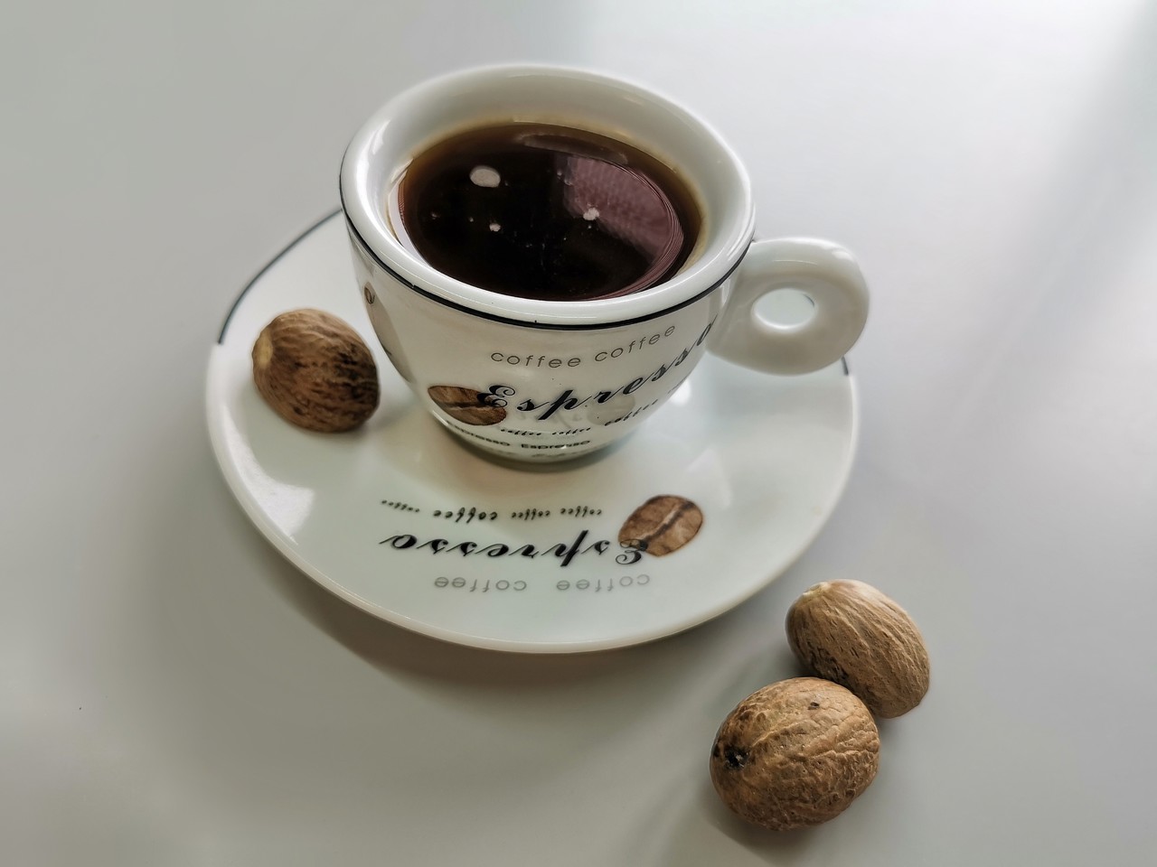 Кофе с кардамоном и мускатным орехом