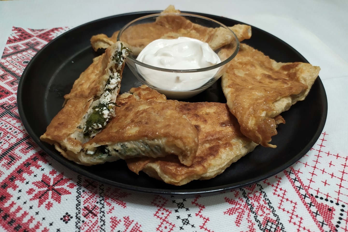 Конвертики из лаваша с творогом и зеленью