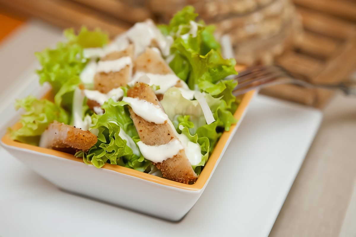 Куриные кусочки с соусом из голубого сыра