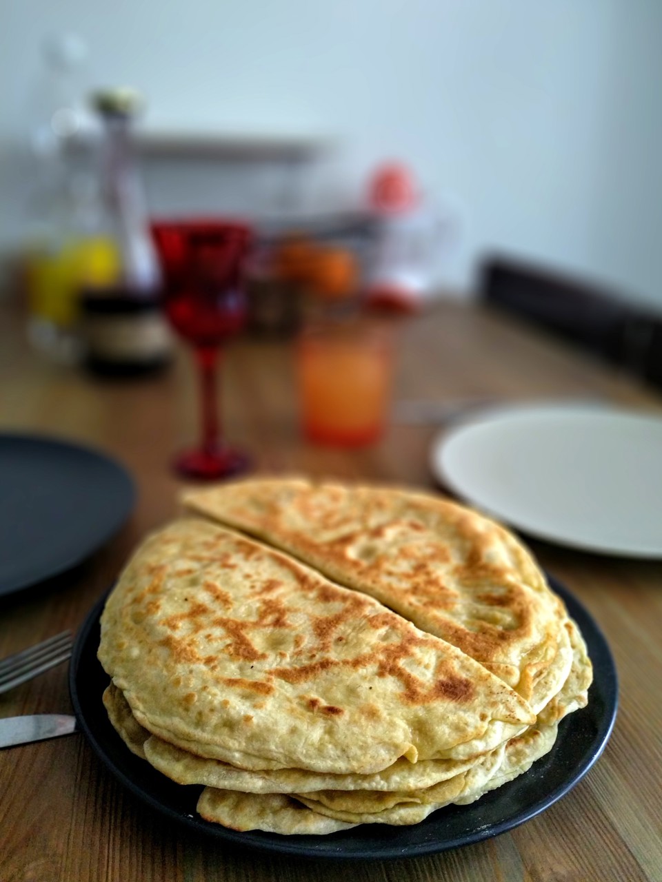 Кутабы с нутом и сливочным сыром