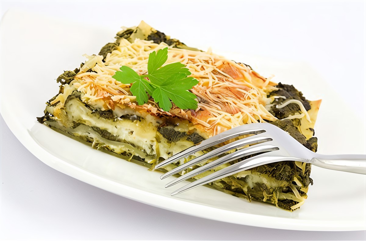 Лазанья из шпината и сыра с кедровыми орешками