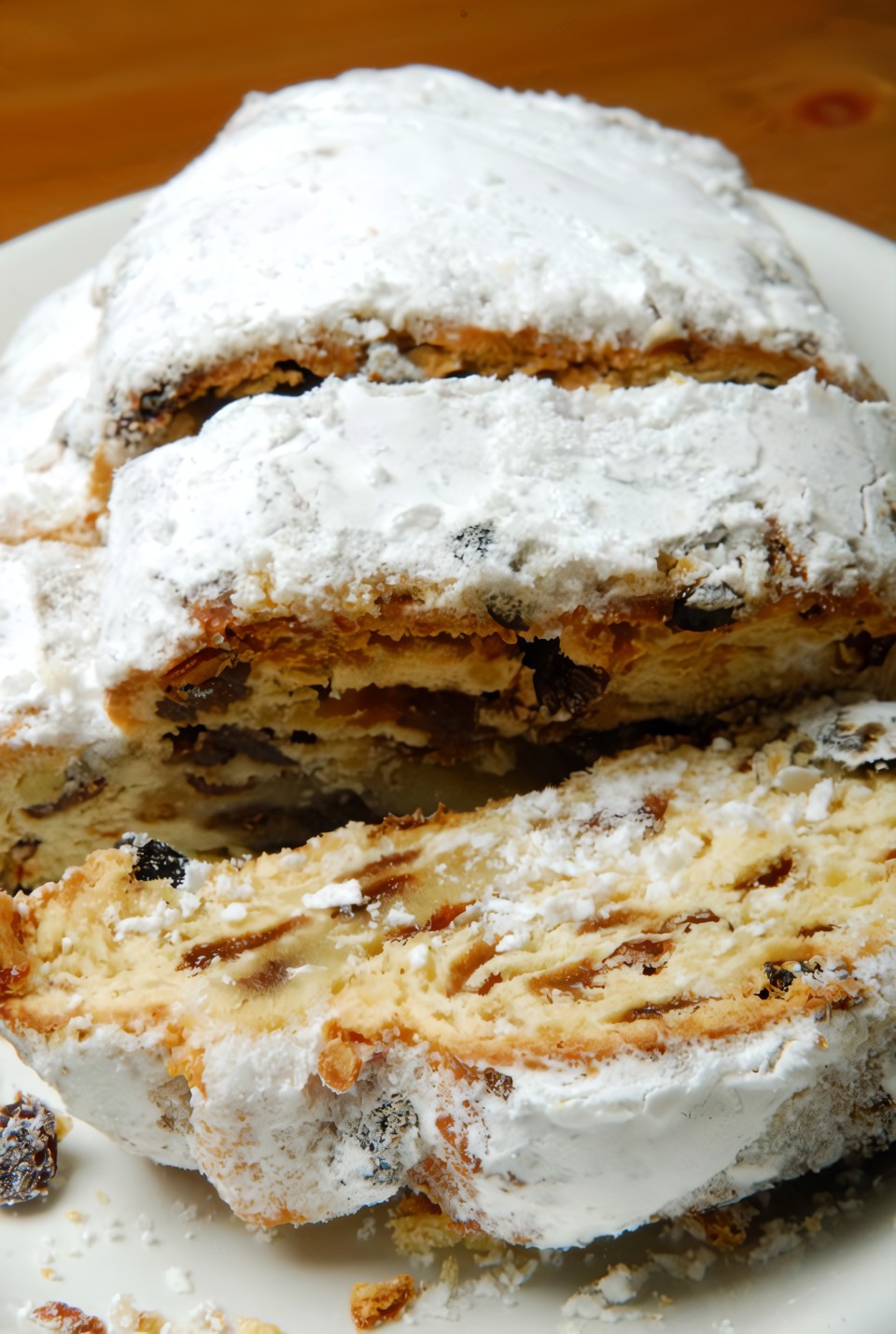 Немецкий рождественский штоллен с изюмом