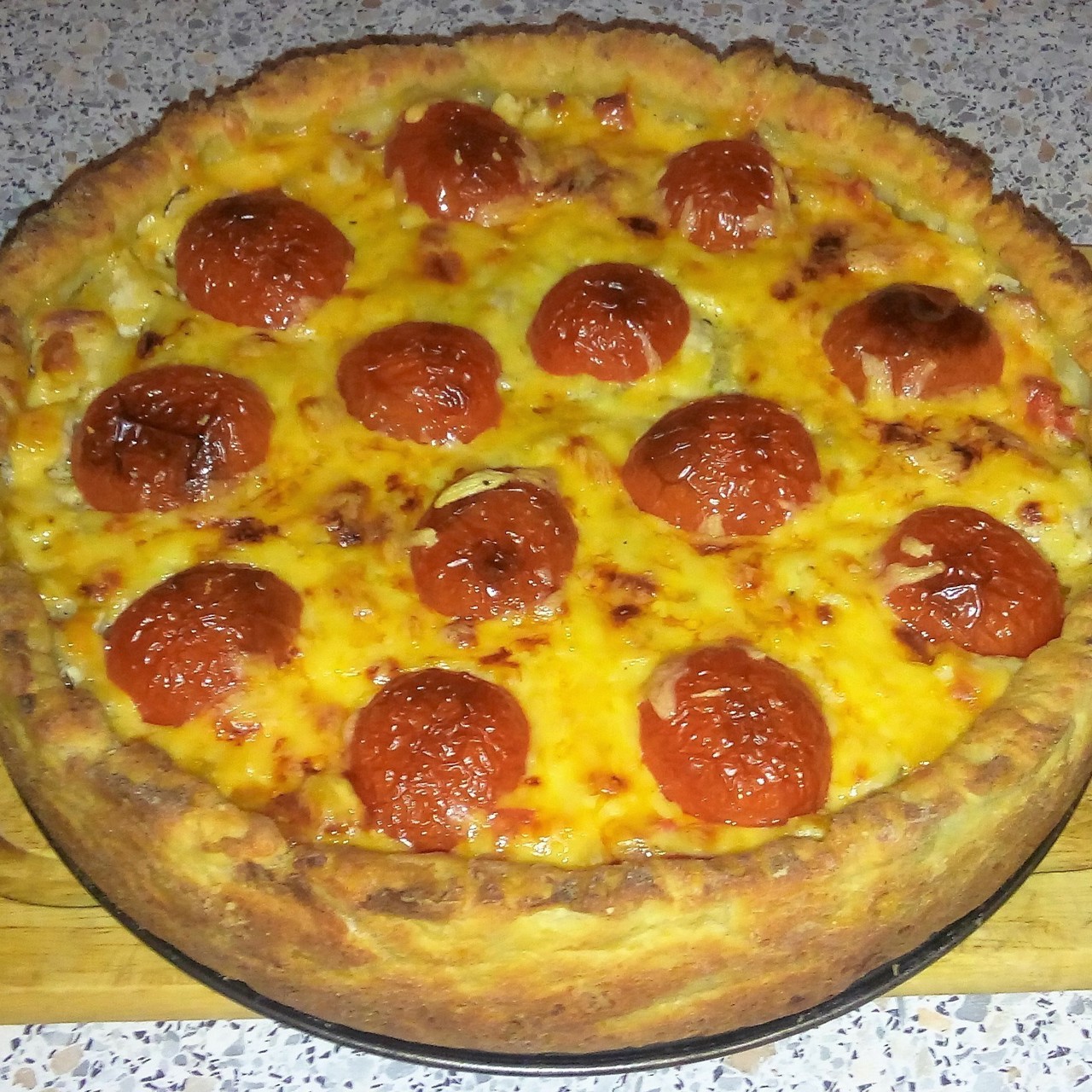 Открытый пирог из картофельного теста с курицей и болгарским перцем