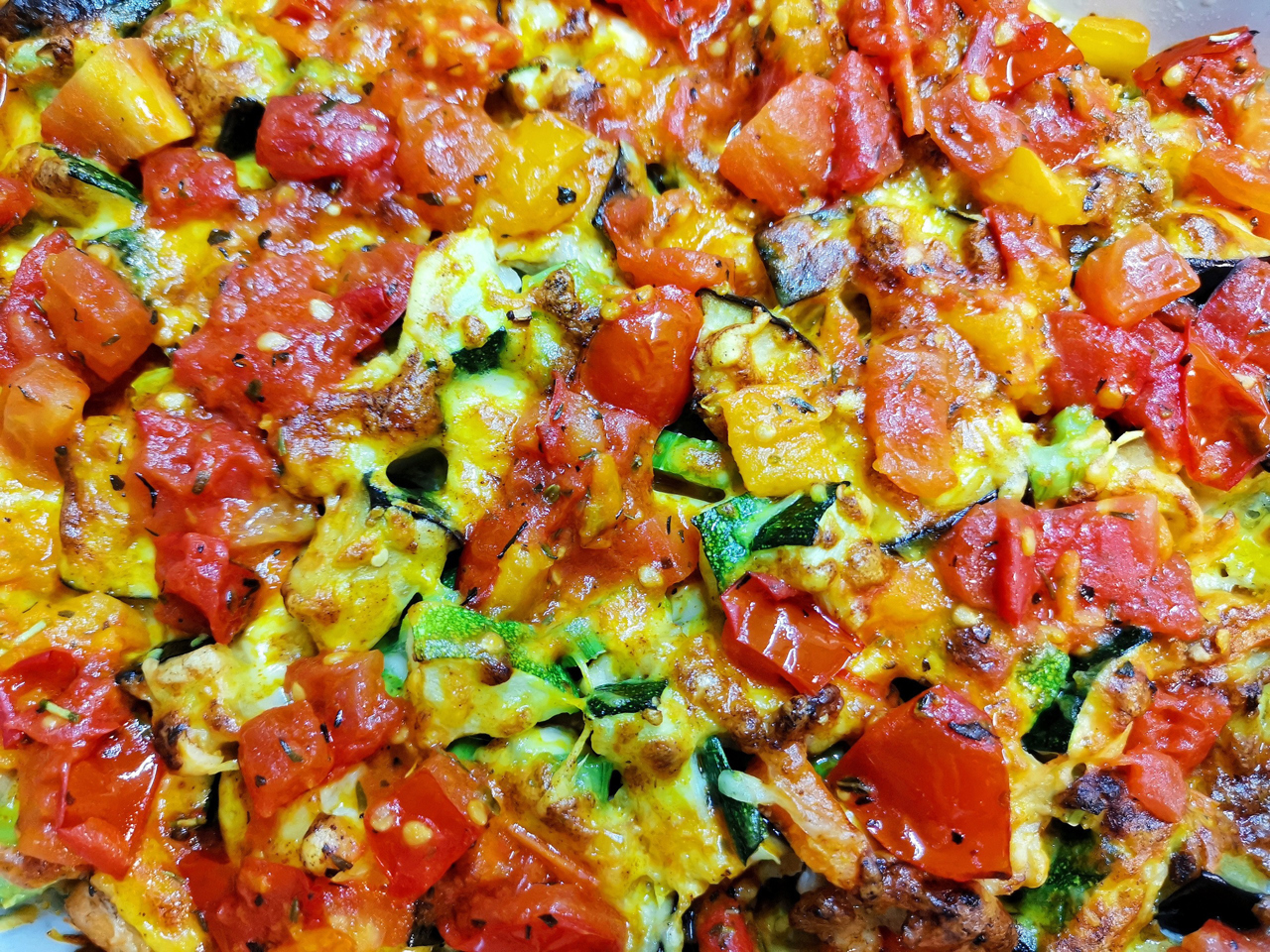 Овощное рагу с беконом и сливками