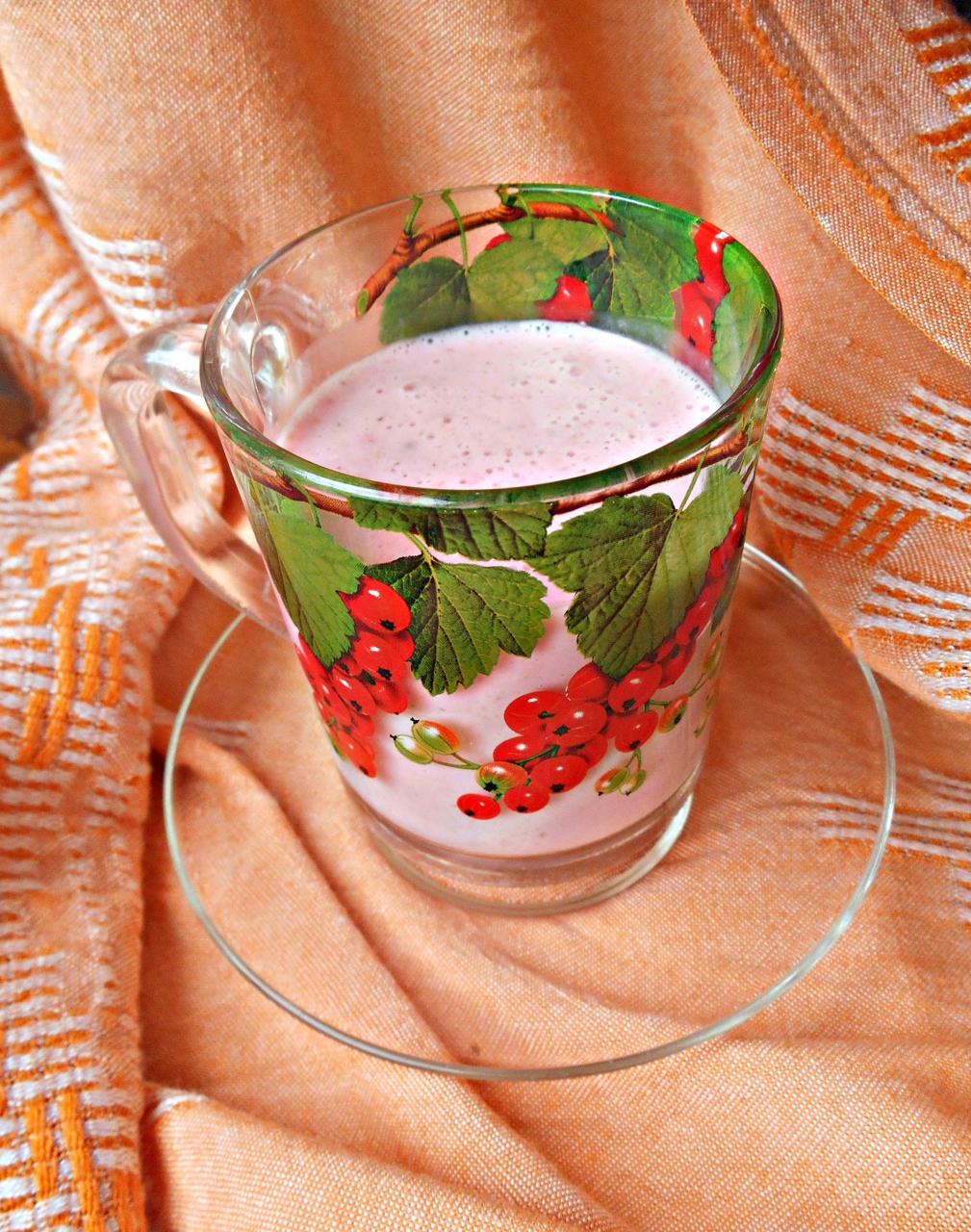 Овсяный смузи со смородиной