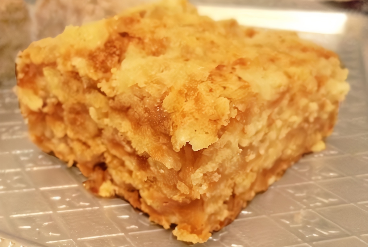 Пирог с яблоками и манкой