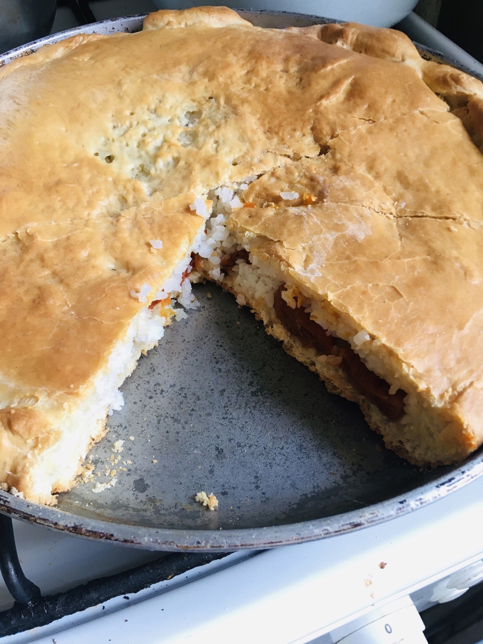 Пирог с курагой и рисом