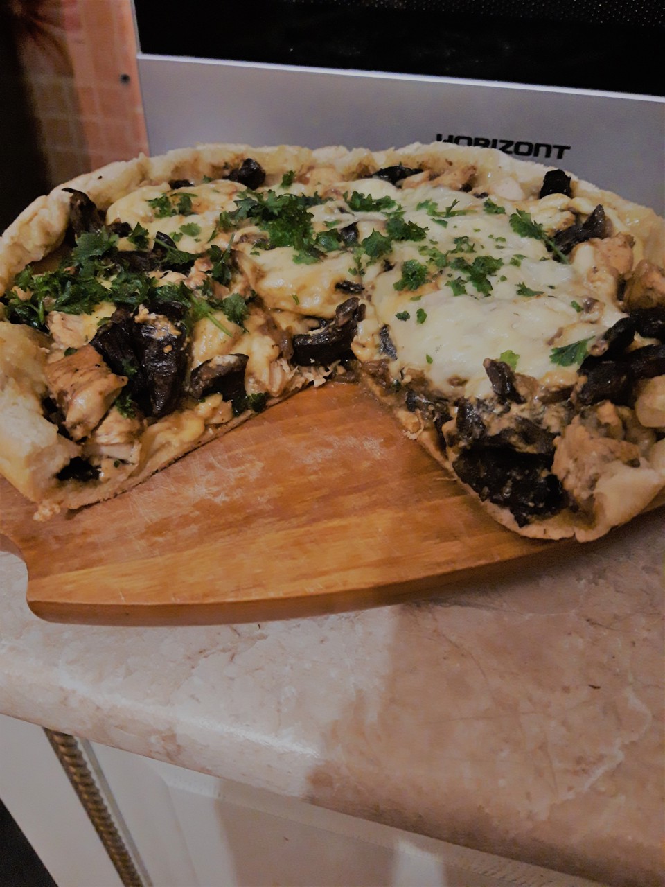 Пирог с курицей и грибами в мультиварке