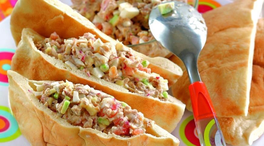 Пита с тунцом и фасолью