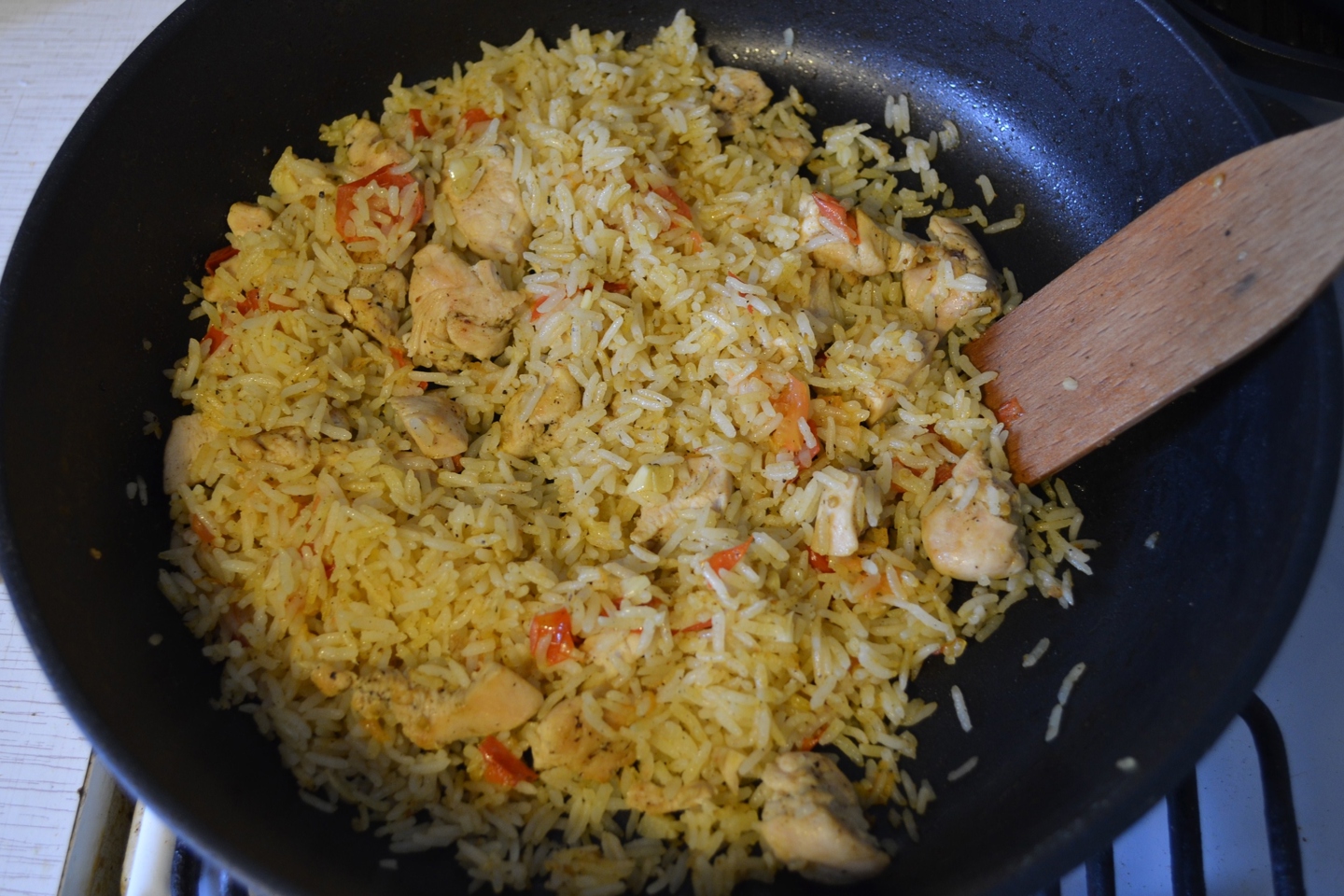 Рис с курицей и помидорами