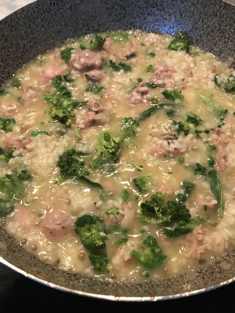 Ризотто с колбасками и брокколи