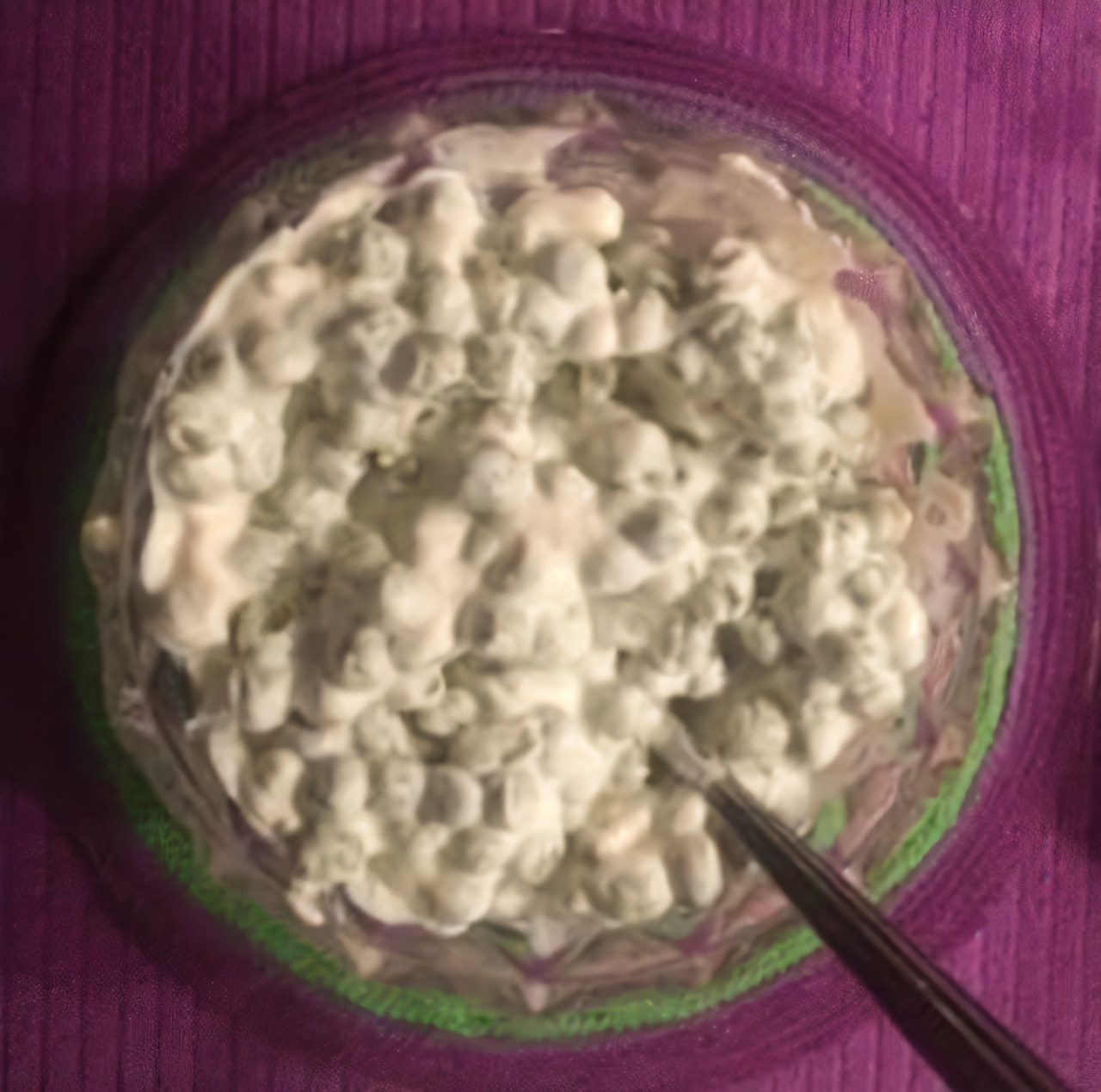 Салат гороховый с молочно-грибным соусом