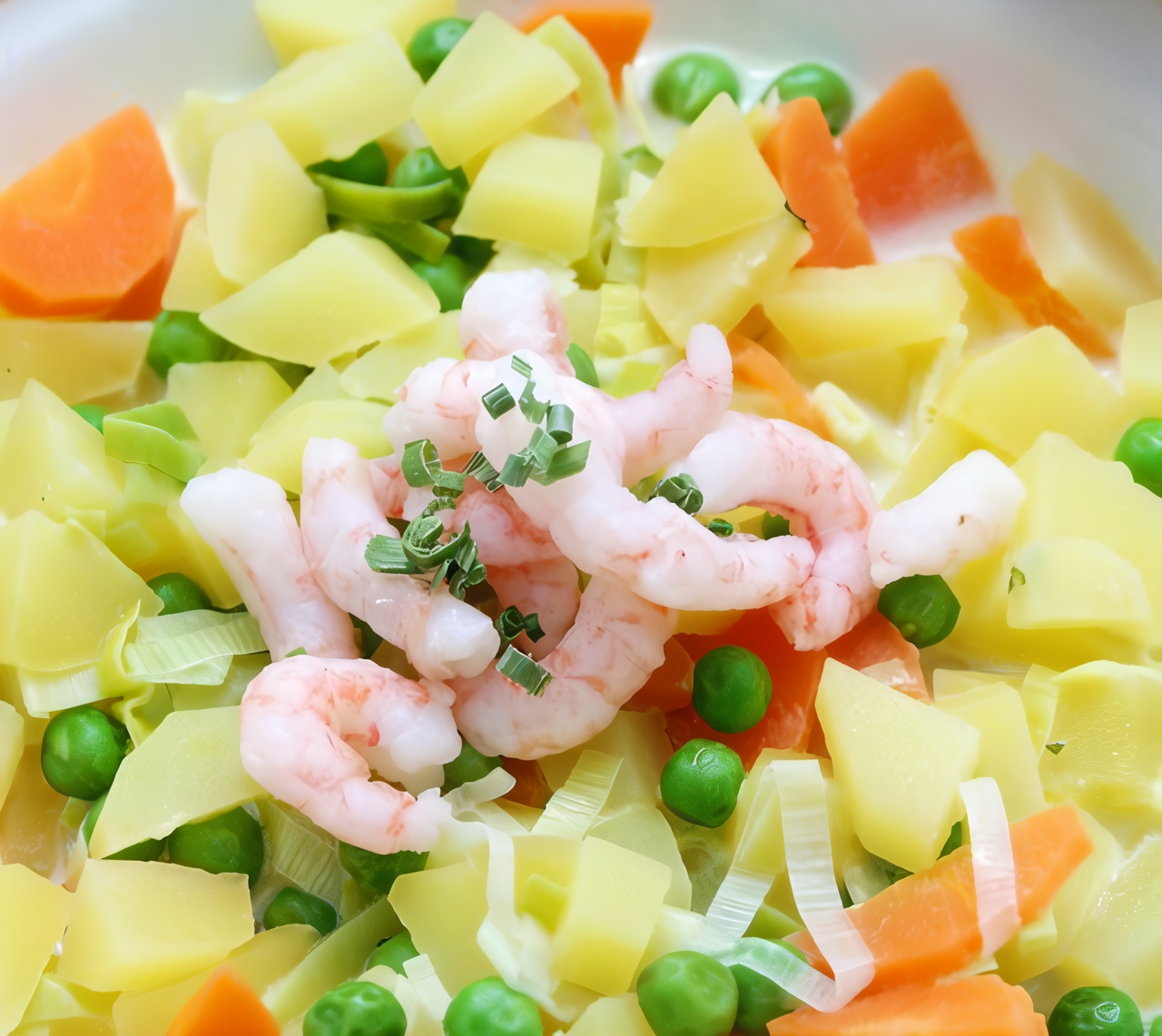 Салат из креветок с овощами