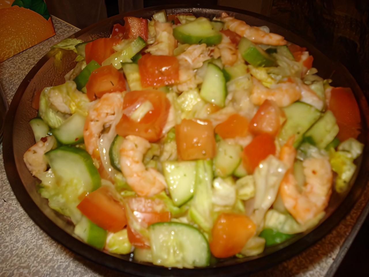 Салат овощной с креветками