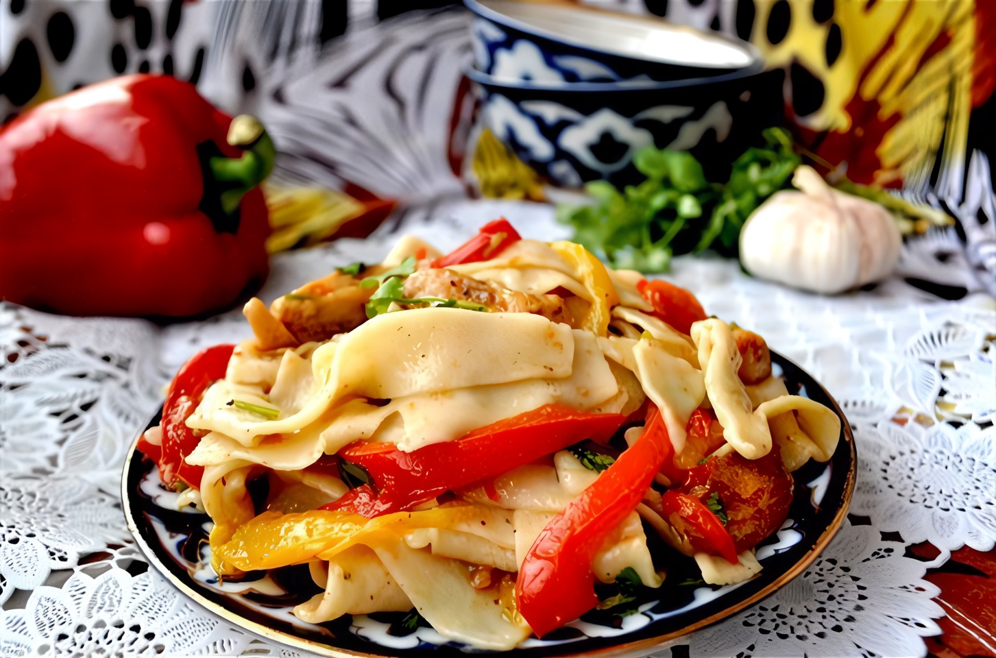 Салат с домашней лапшой и курицей
