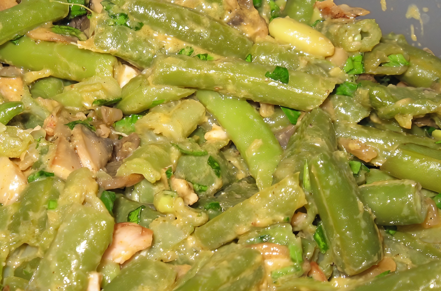 Салат со стручковой фасолью и грибами