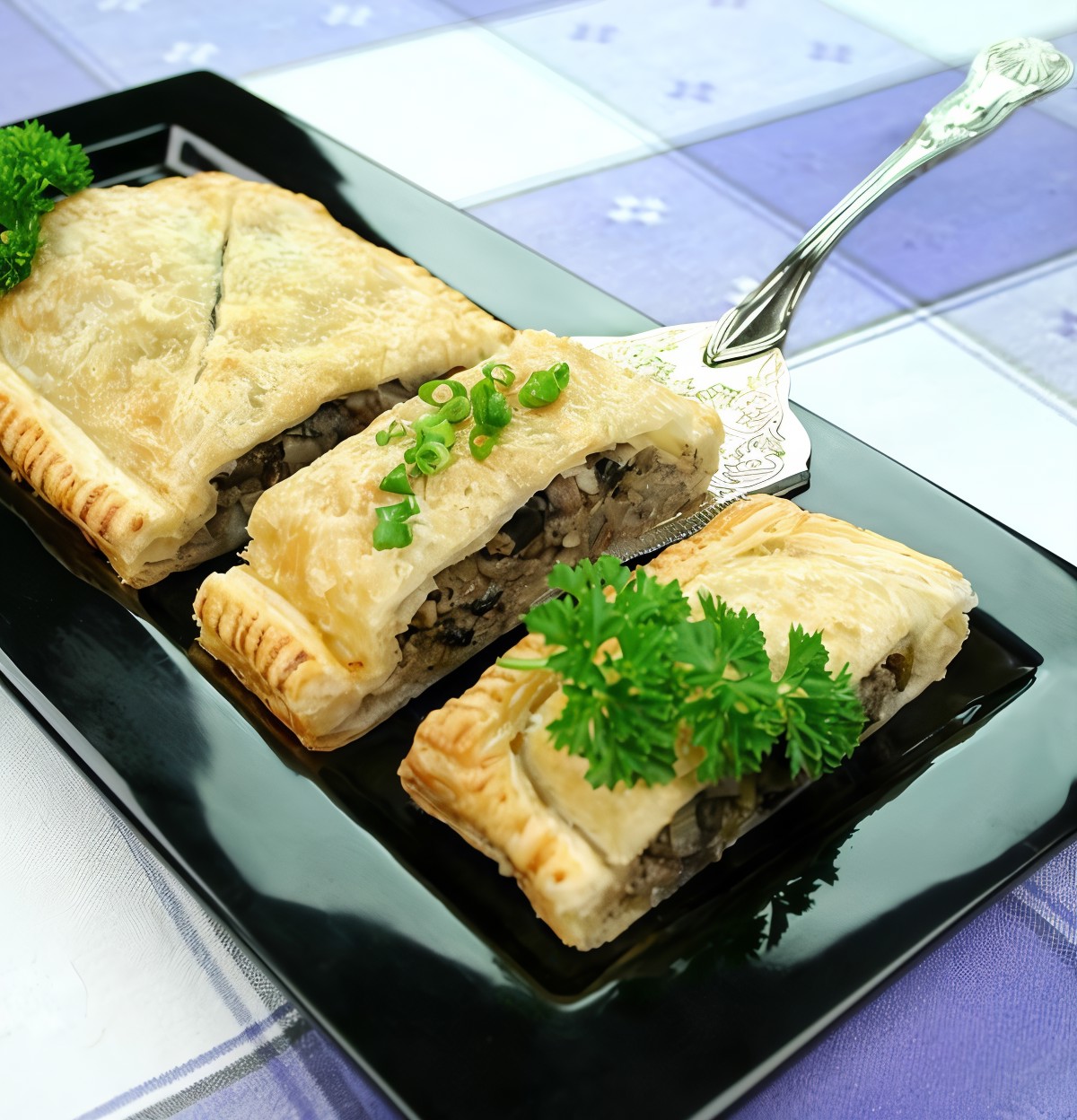 Штрудель с грибами и луком