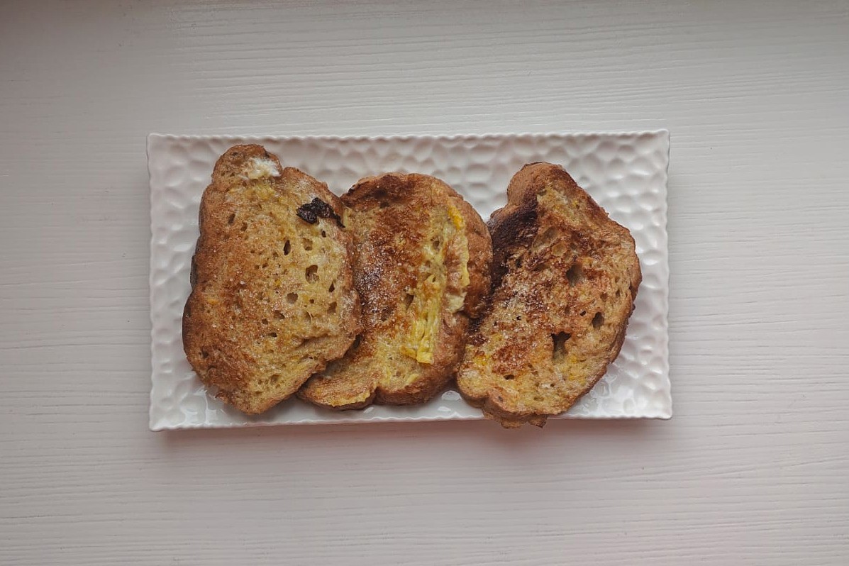 Сладкие гренки из серого хлеба