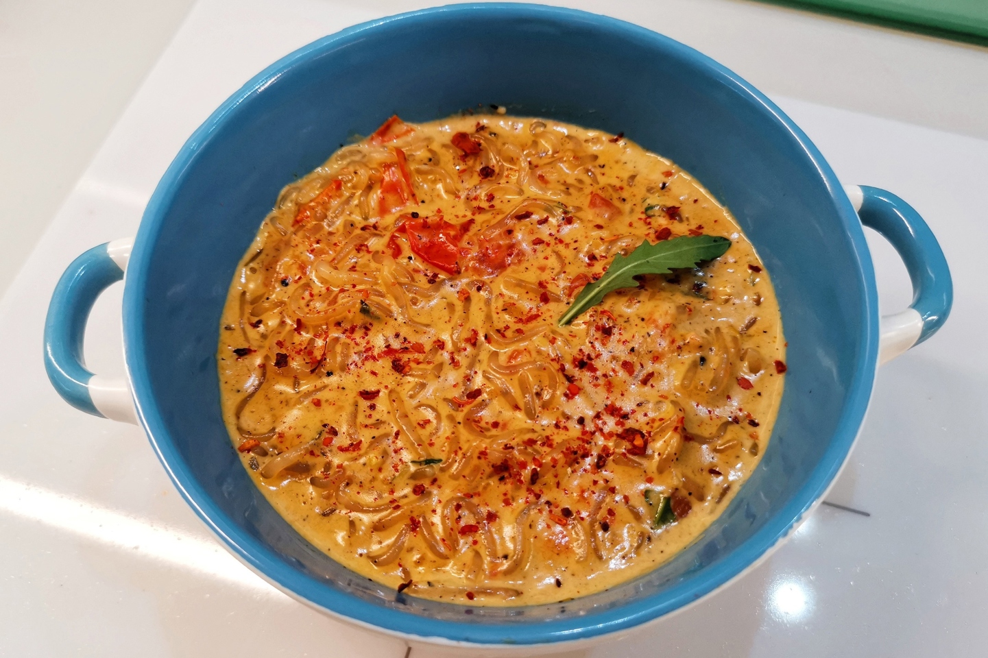 Спагетти с сыром страчателла